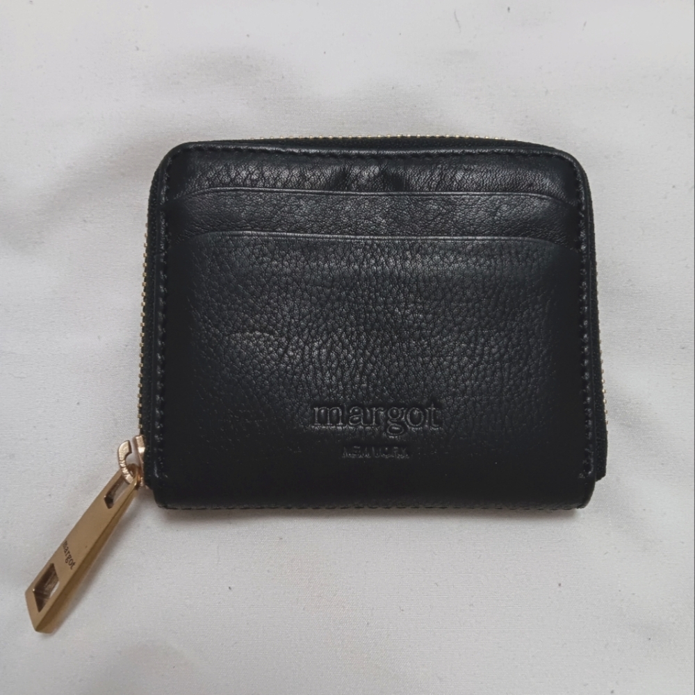 Margot New York🗽 "Dana" Small Zip Around Wallet - EUC